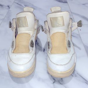 Air Jordan 4. Size 7. Color: white and silver